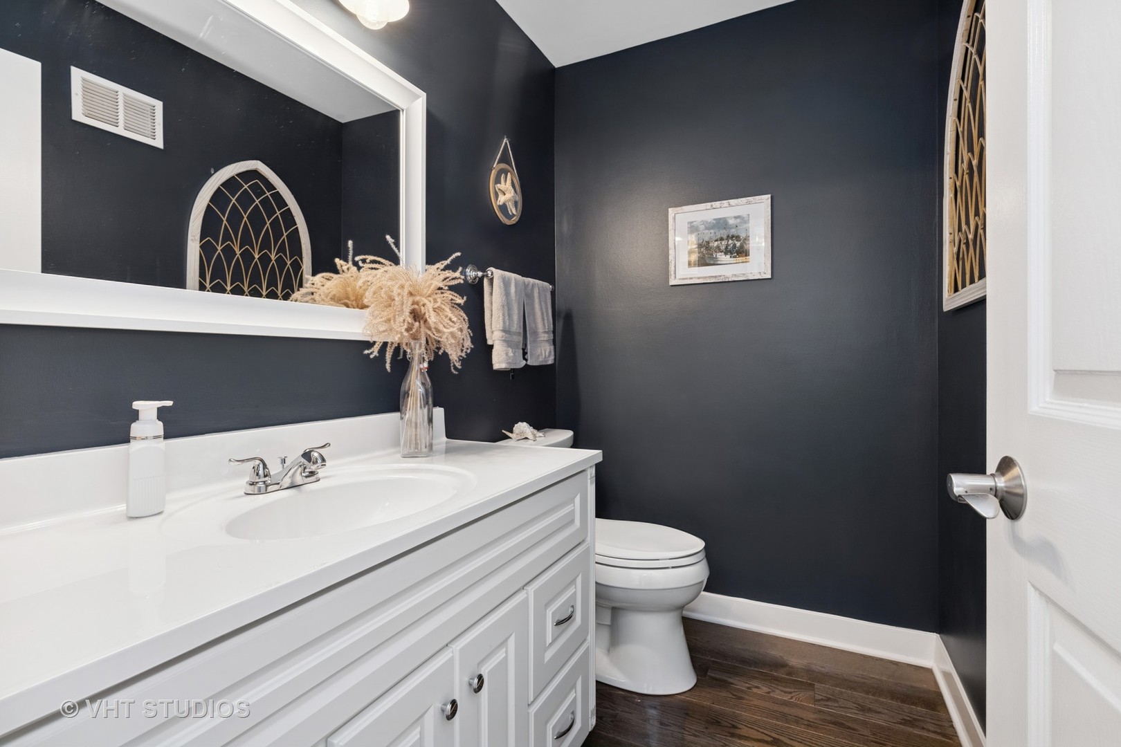 436 Shoreline Road Lake Barrington, IL 60010 - Photo 19 of 56 Gallery Image 19