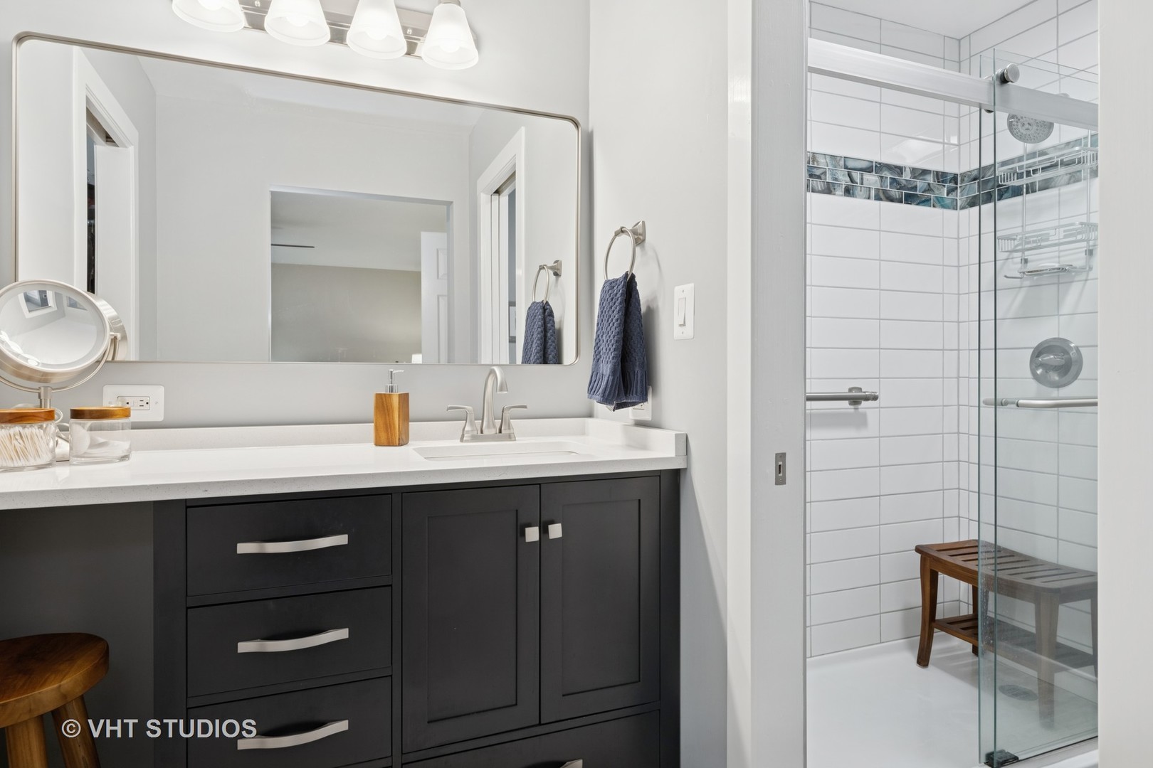 436 Shoreline Road Lake Barrington, IL 60010 - Photo 24 of 56 Gallery Image 24