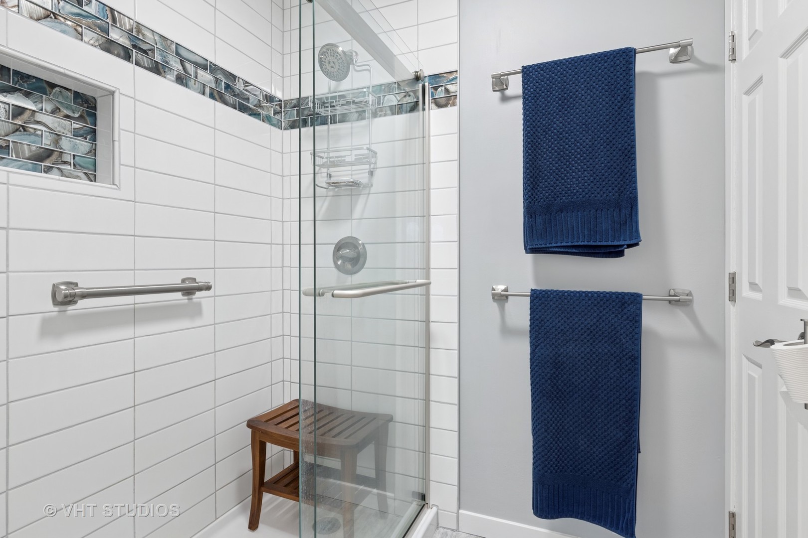 436 Shoreline Road Lake Barrington, IL 60010 - Photo 25 of 56 Gallery Image 25