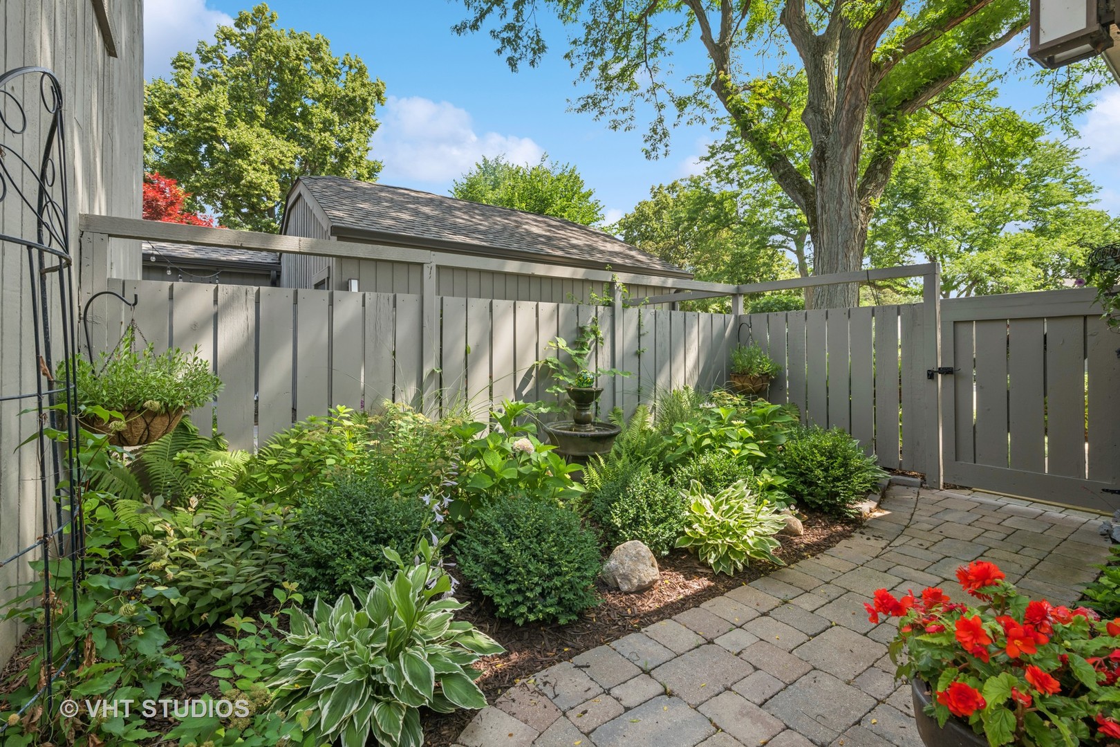 436 Shoreline Road Lake Barrington, IL 60010 - Photo 3 of 56 Gallery Image 3