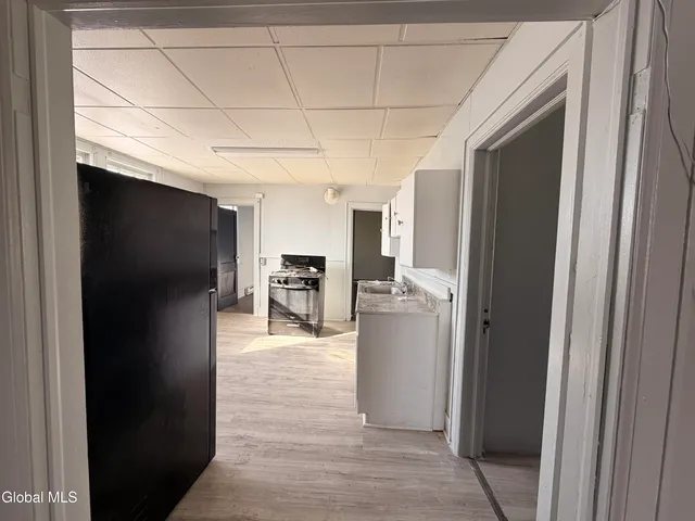 $1,200 | 11 Lefferts Street, Unit UP, Amsterdam, NY 12010