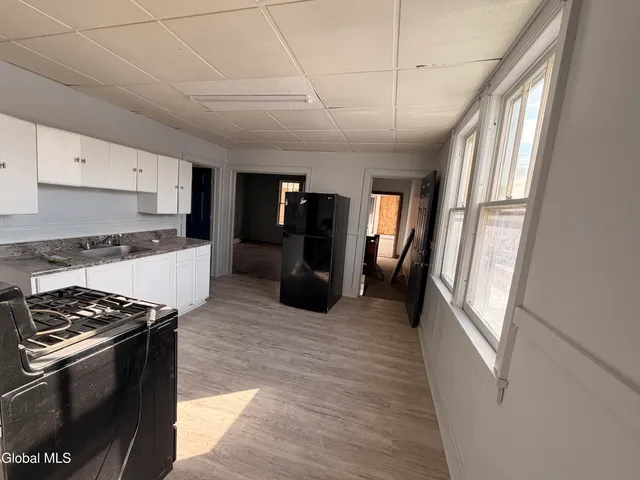 $1,200 | 11 Lefferts Street, Unit UP, Amsterdam, NY 12010