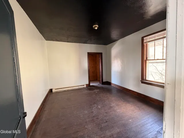 $1,200 | 11 Lefferts Street, Unit UP, Amsterdam, NY 12010