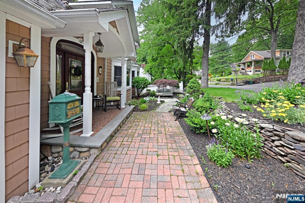 8 Myrtle Street Montvale, NJ 07645 - Photo 4 of 38