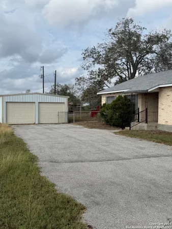 $1,650,000 | 4689 County Road 302, Runge, TX 78151