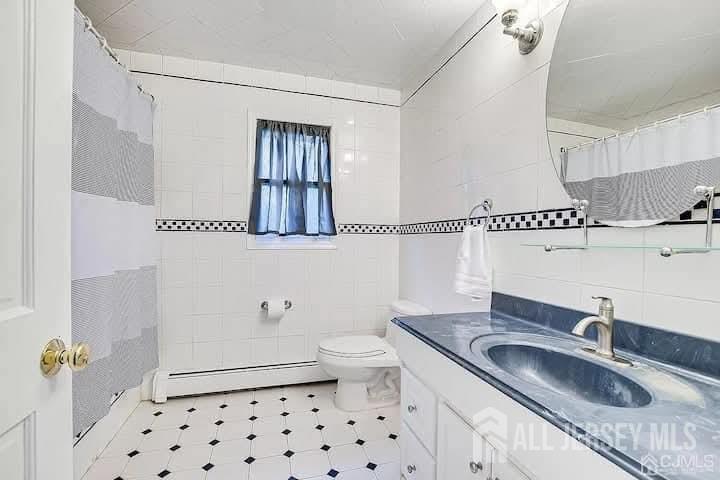 3993 Park Avenue Edison, NJ 08820 - Photo 20 of 37 a bathroom with a granite countertop sink a toilet and shower