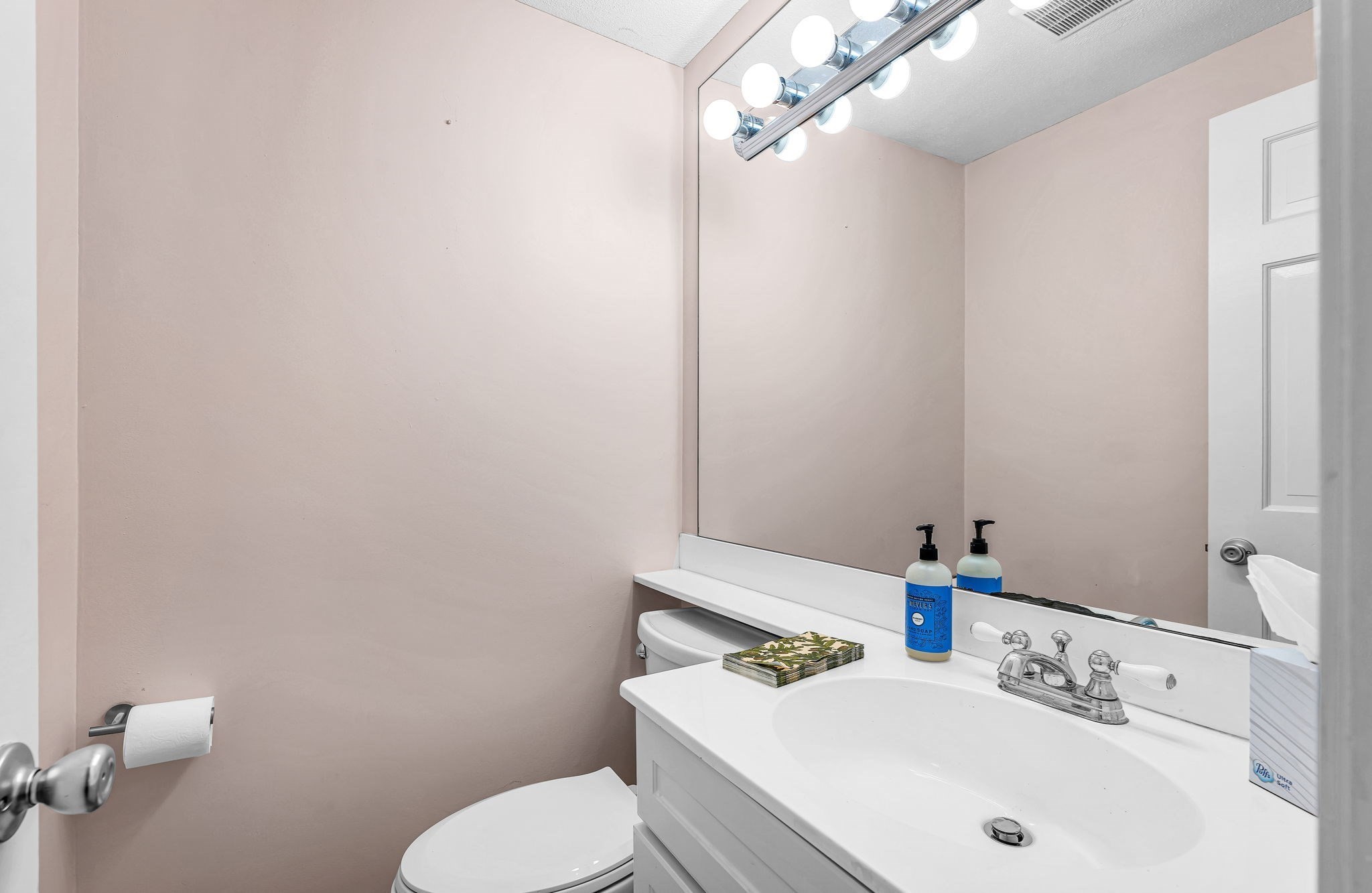 908 Frank Smith Road Longmeadow, MA 01106 - Photo 16 of 42 Gallery Image 16