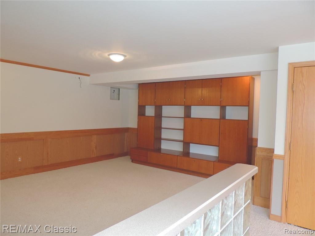 2560 Ford Road White Lake, MI 48383 - Photo 32 of 64 DSCN8684.JPG