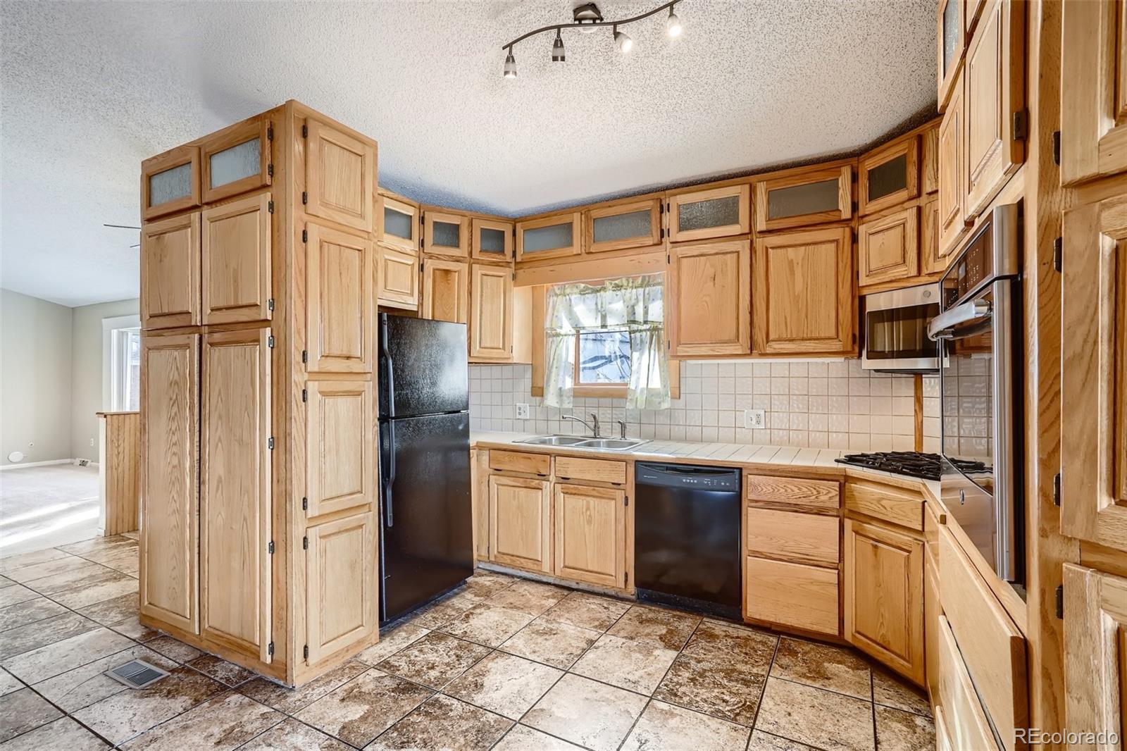 9653 West 74th Way Arvada, CO 80005 - Photo 11 of 40