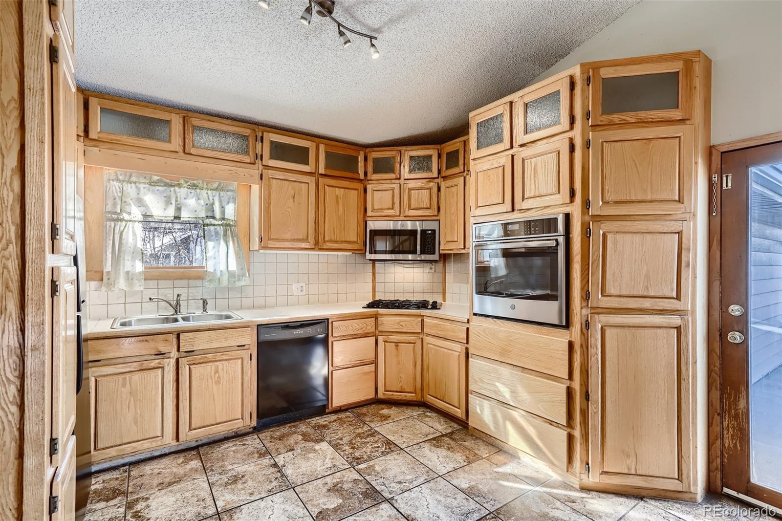 9653 West 74th Way Arvada, CO 80005 - Photo 10 of 40