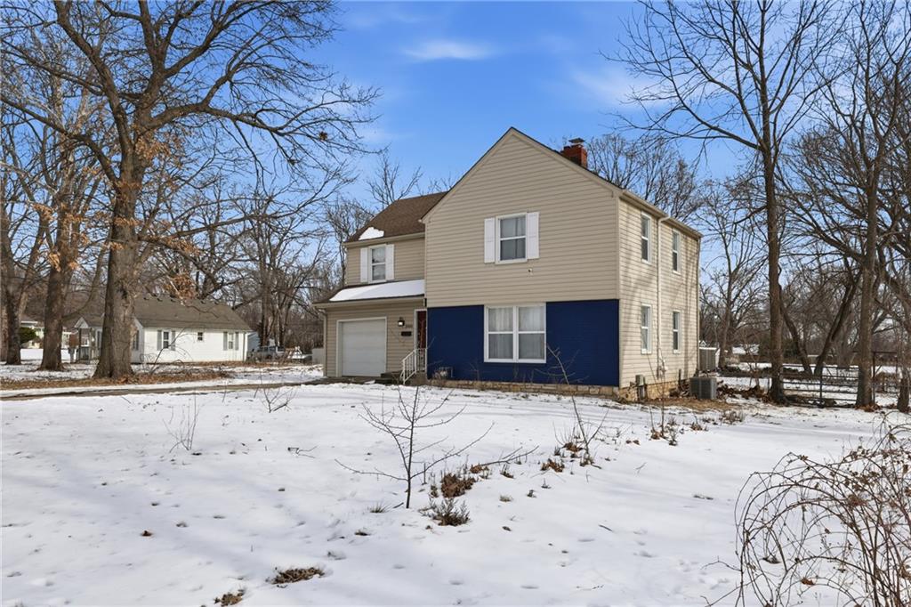 5305 Ridgeway Avenue Raytown, MO 64133 - Photo 2 of 32