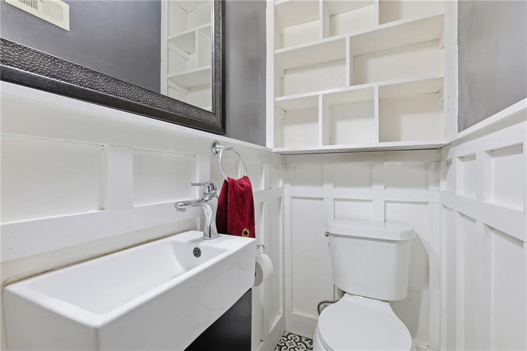 5305 Ridgeway Avenue Raytown, MO 64133 - Photo 9 of 32