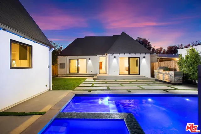 a front view of house with yard