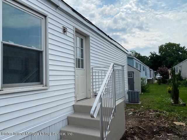 2701 Goethals Road North, Unit F13 Staten Island, NY 10303 - Photo 24 of 30 new siding