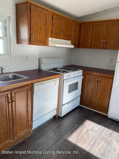 2701 Goethals Road North, Unit F13 Staten Island, NY 10303 - Photo 4 of 30 Kitchen