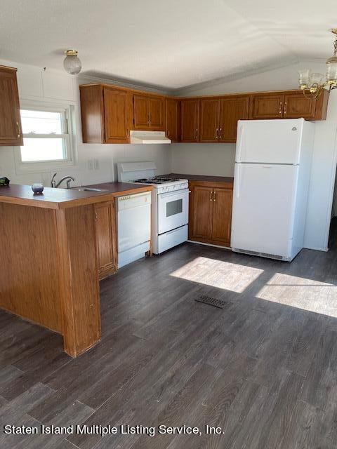 2701 Goethals Road North, Unit F13 Staten Island, NY 10303 - Photo 5 of 30 Kitchen 2