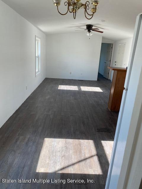 2701 Goethals Road North, Unit F13 Staten Island, NY 10303 - Photo 8 of 30 Living Room