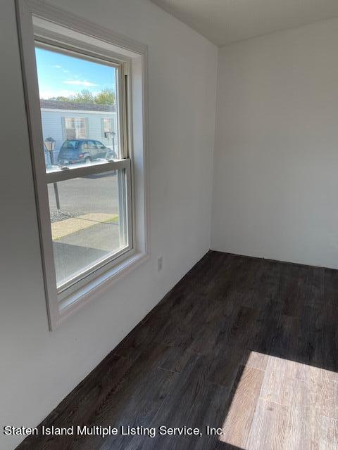2701 Goethals Road North, Unit F13 Staten Island, NY 10303 - Photo 10 of 30 Living Room