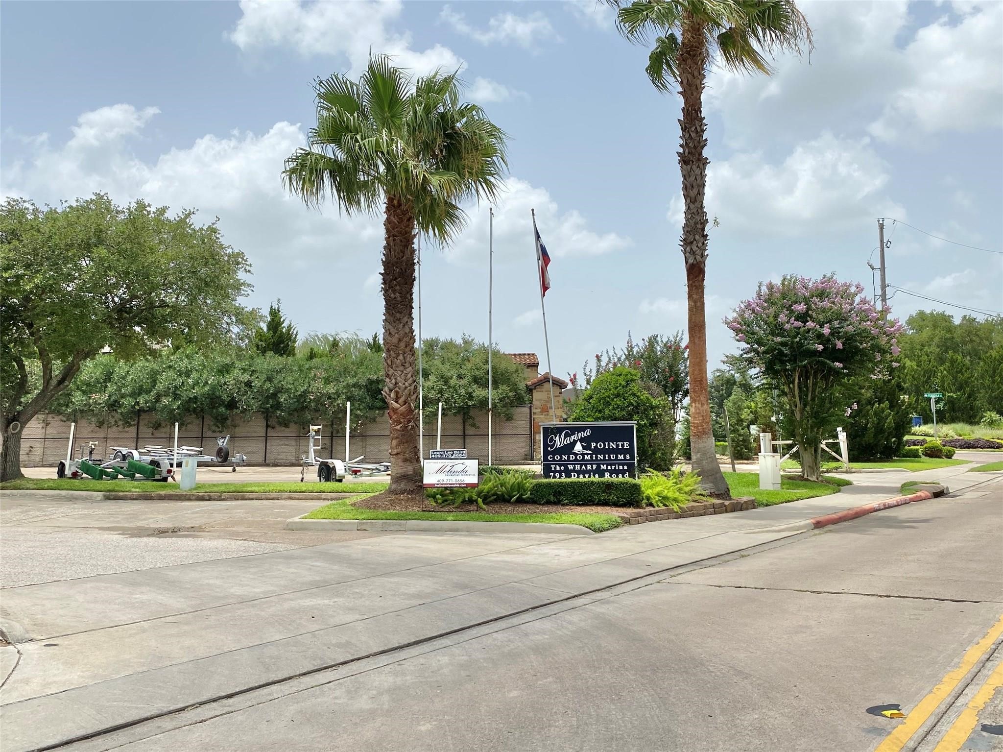 793 Davis Road, Unit 111 League City, TX 77573 - Photo 20 of 37 Marina Pointe condo entrance.