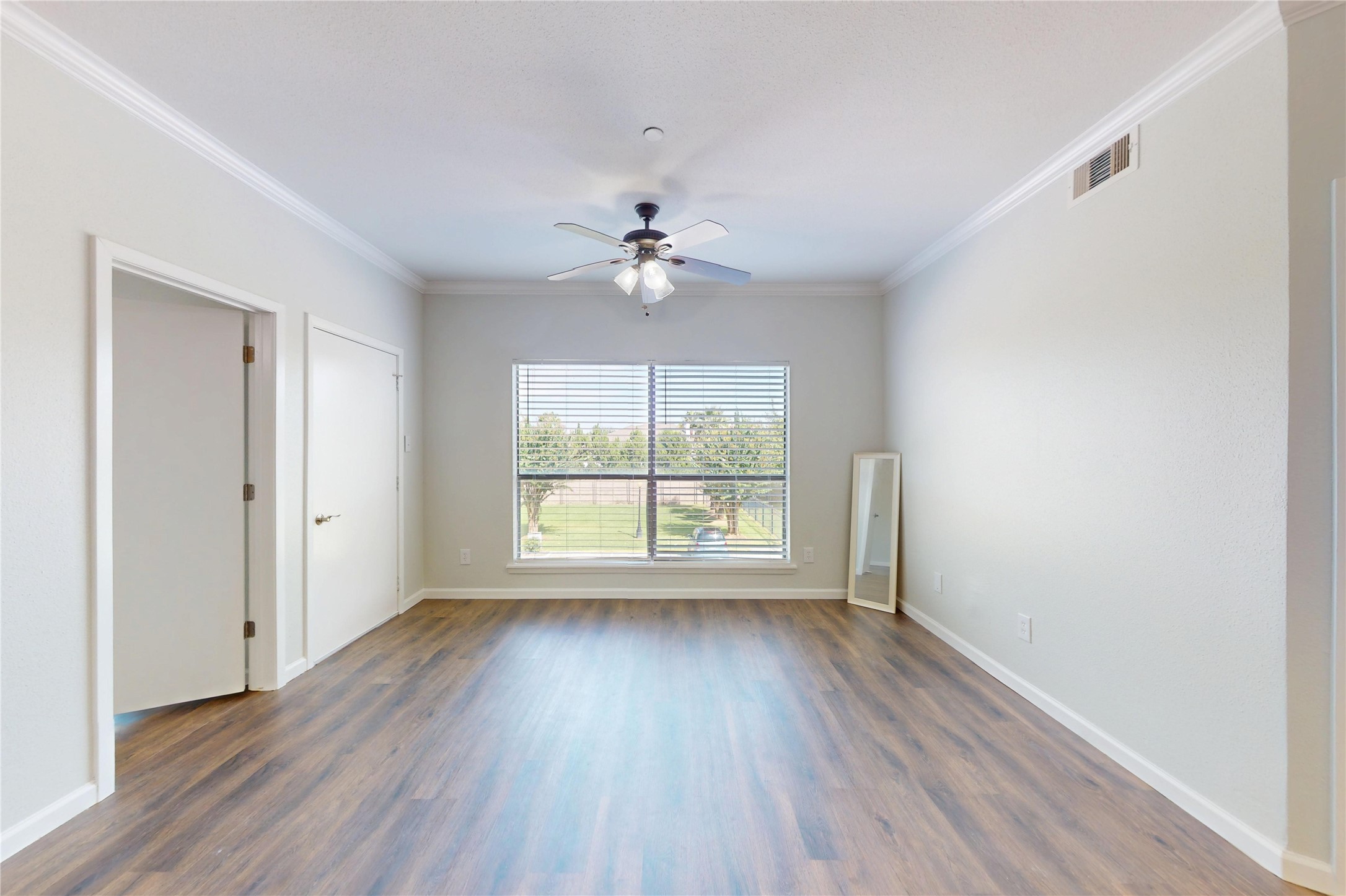 793 Davis Road, Unit 111 League City, TX 77573 - Photo 8 of 37 Large picture window in the living area brings in plenty of natural light.