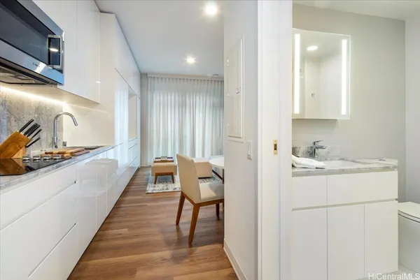 $2,900 | 987 Queen Street, Unit 223, Honolulu, HI 96814