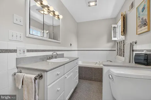 $1,100,000 | 8216 Inverness Hollow Terrace, Potomac, MD 20854