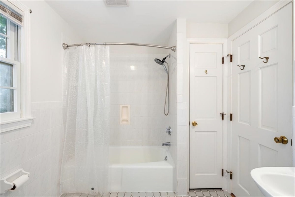 89 Melrose Avenue Needham, MA 02492 - Photo 20 of 29