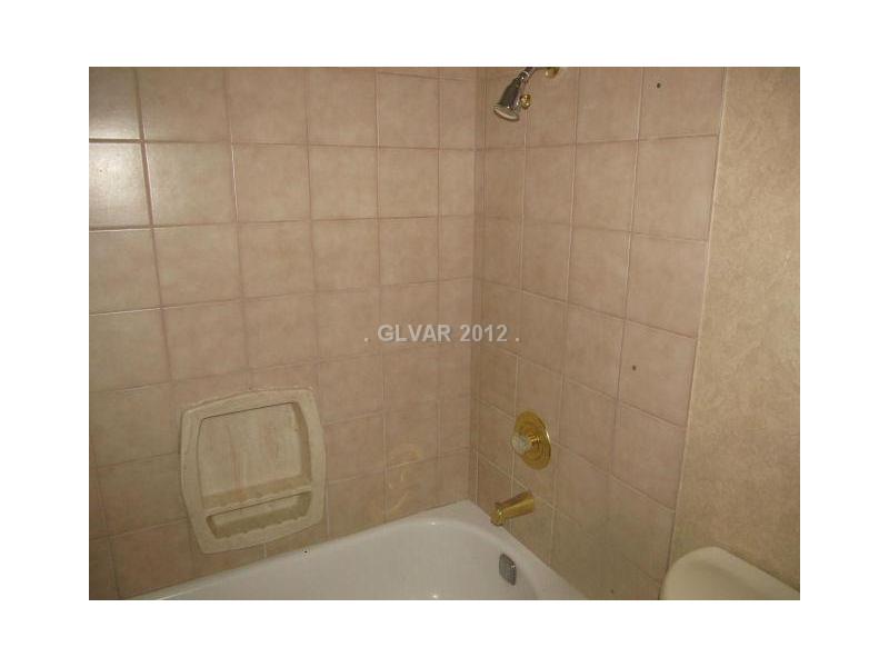 3921 Lincoln Road Las Vegas, NV 89115 - Photo 18 of 25 Bathroom. SHOWER OVER TUB IN THE MAIN BATHROOM
