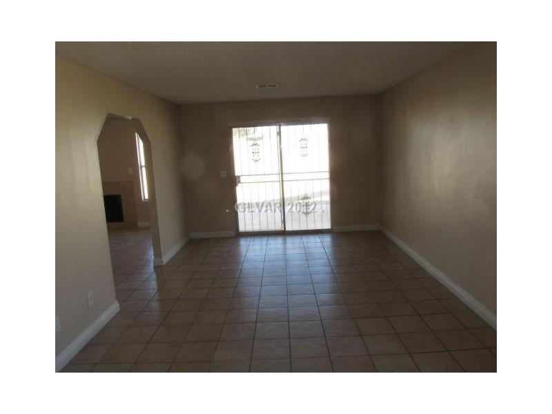 3921 Lincoln Road Las Vegas, NV 89115 - Photo 7 of 25 Living Room. TILED FLOOR IN THE LIVING ROOM.