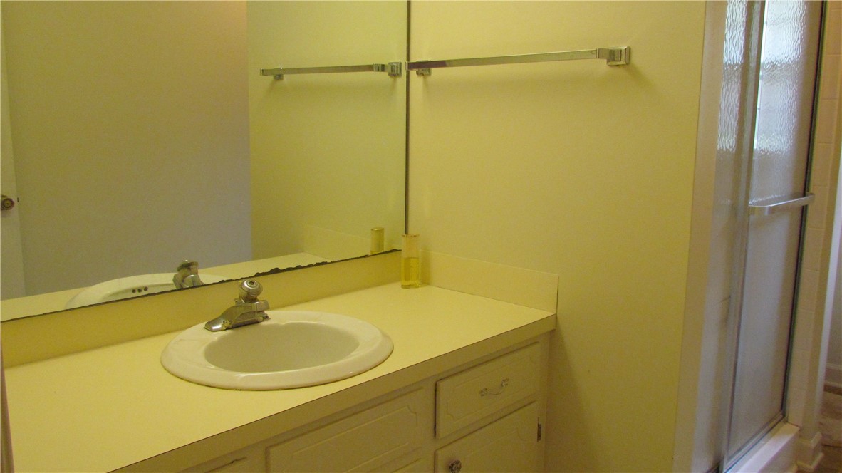 126 Concord Circle Anderson, SC 29621 - Photo 14 of 22 Hall Bath