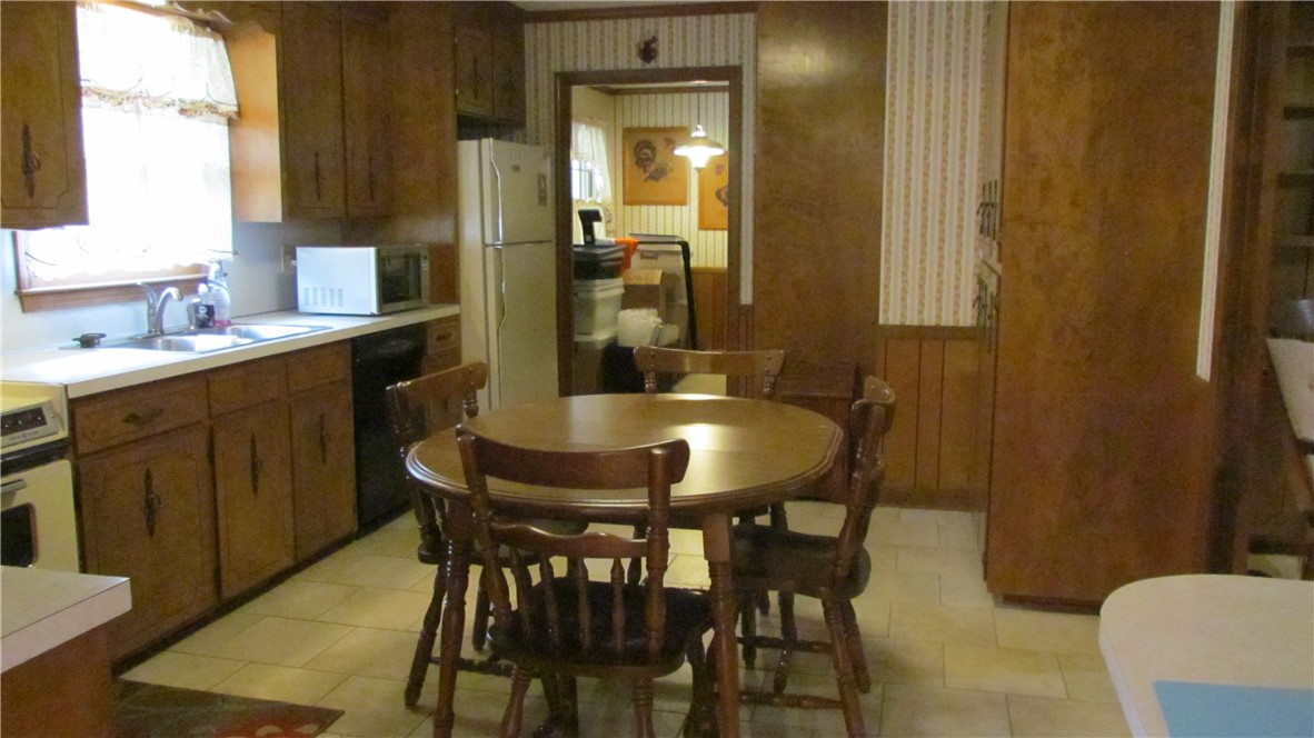 126 Concord Circle Anderson, SC 29621 - Photo 6 of 22 Kitchen