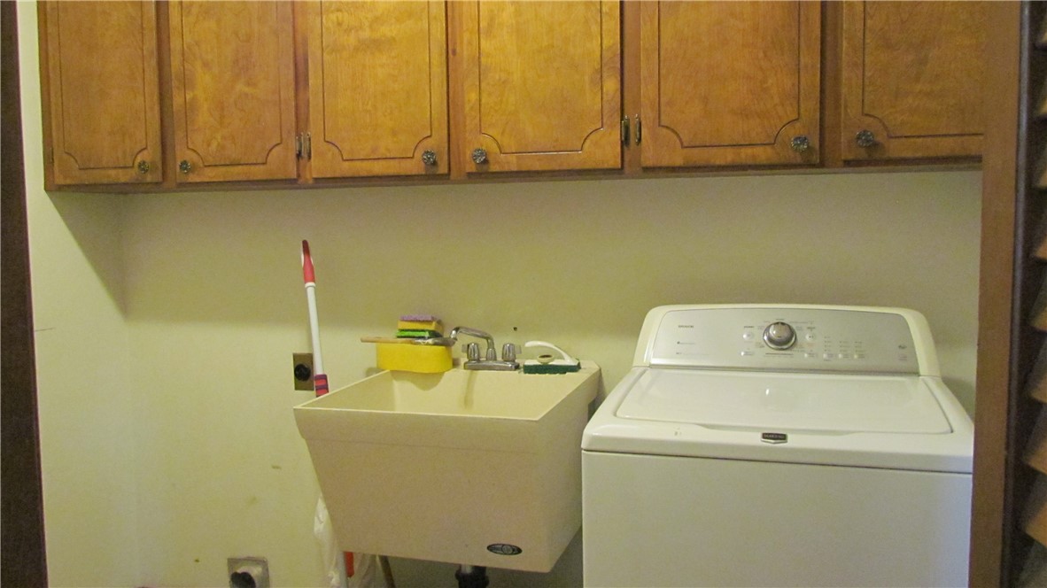 126 Concord Circle Anderson, SC 29621 - Photo 10 of 22 Laundry Room With Sink
