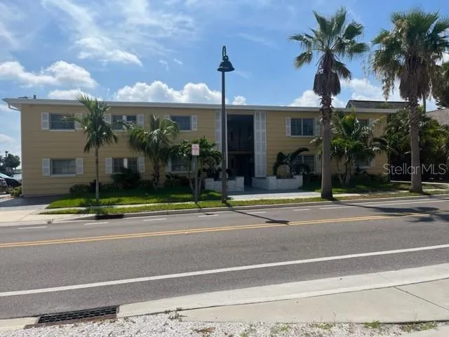 $2,100 | 1605 Pass A Grille Way, Unit 3, St. Pete Beach, FL 33706