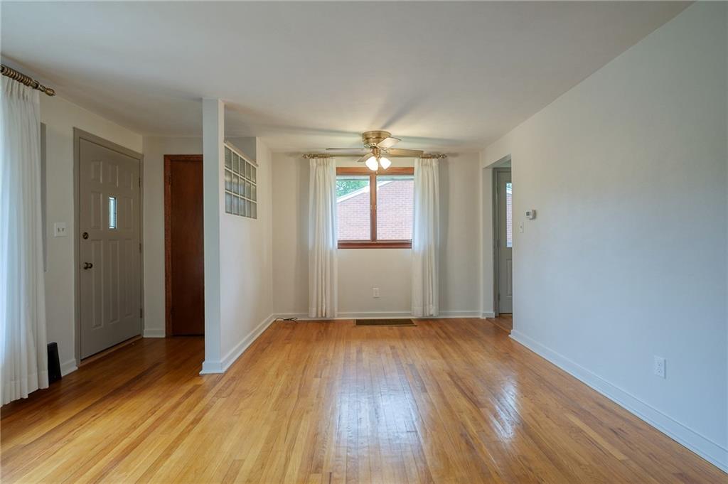 283 Idlewood Road Pittsburgh, PA 15235 - Photo 3 of 18 Gallery Image 3