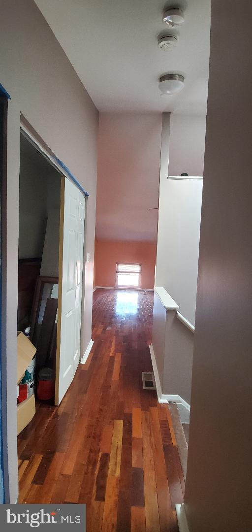 33 South Ann Street Baltimore, MD 21231 - Photo 3 of 7 Hallway