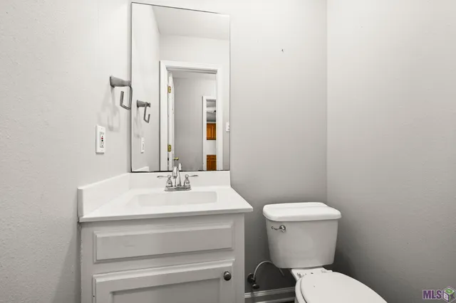 $482,500 | 22470 Loving Drive, Denham Springs, LA 70726