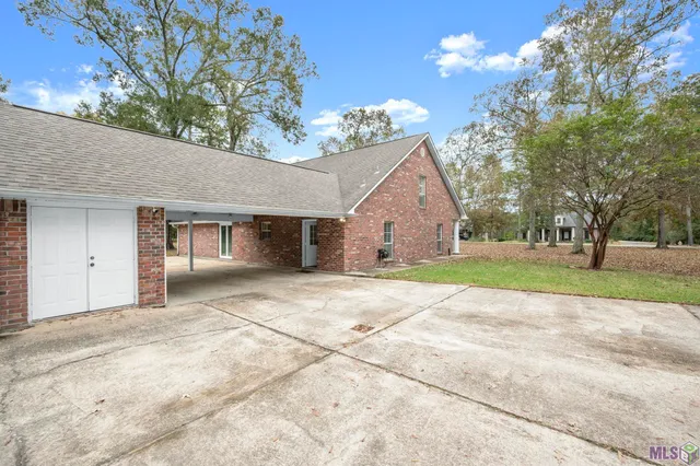 $482,500 | 22470 Loving Drive, Denham Springs, LA 70726