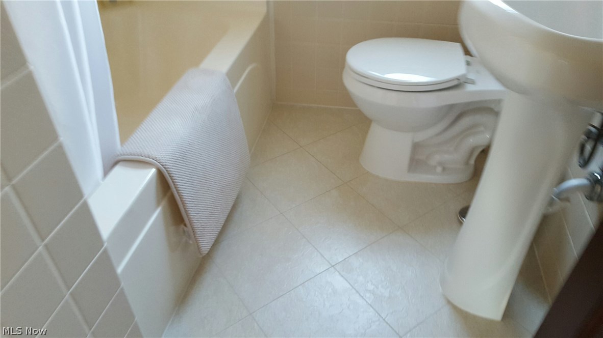 28312 Forest Road Willowick, OH 44095 - Photo 15 of 35
