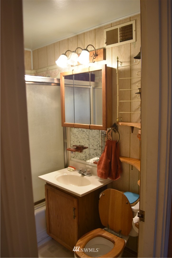 424 Windsor Way Northeast Renton, WA 98056 - Photo 16 of 21