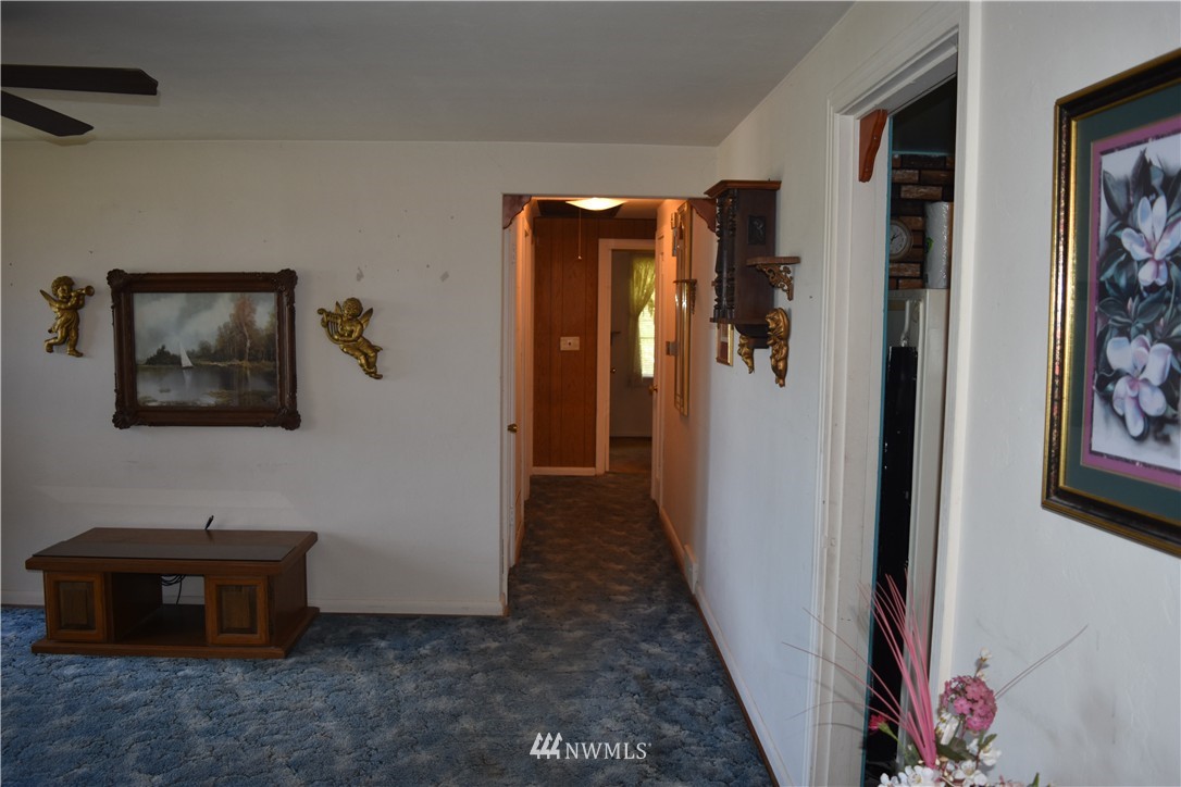 424 Windsor Way Northeast Renton, WA 98056 - Photo 18 of 21