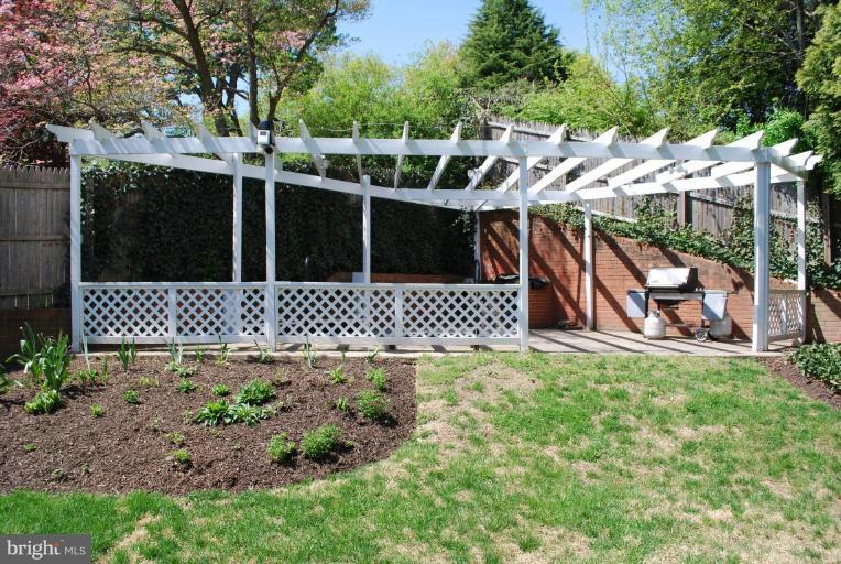 6105 Overlea Road Bethesda, MD 20816 - Photo 5 of 18 a view of a backyard