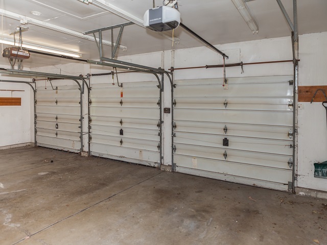 11N728 Old Barn Road Elgin, IL 60124 - Photo 3 of 25 a view of a garage
