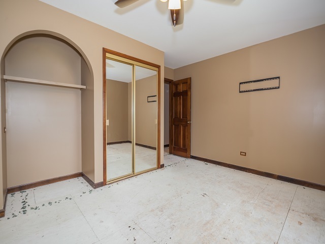 11N728 Old Barn Road Elgin, IL 60124 - Photo 8 of 25