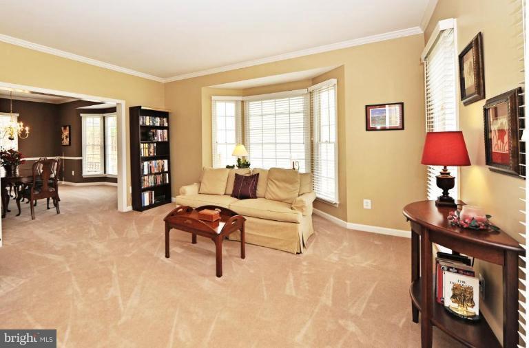 7835 Gambrill Woods Way Springfield, VA 22153 - Photo 12 of 28 Living Room