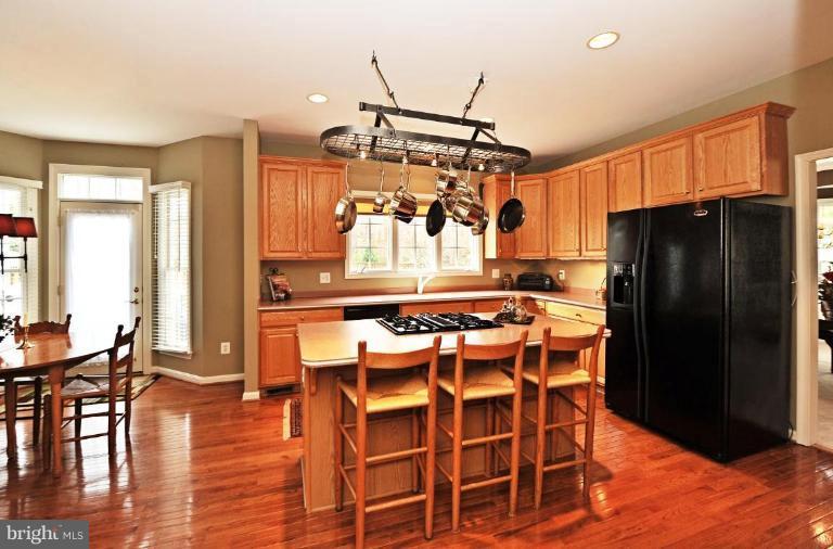 7835 Gambrill Woods Way Springfield, VA 22153 - Photo 17 of 28 Kitchen