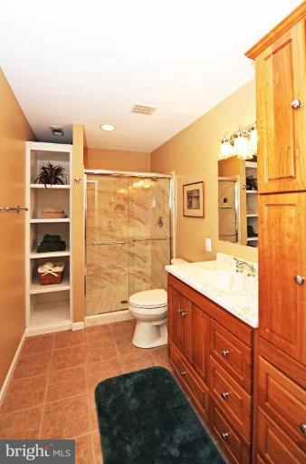 7835 Gambrill Woods Way Springfield, VA 22153 - Photo 25 of 28 Bath #3