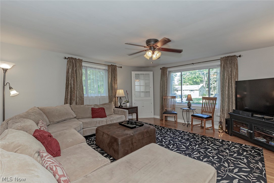 106 Fernwood Road Chagrin Falls, OH 44022 - Photo 6 of 28 Spacious Living Room filled with light.