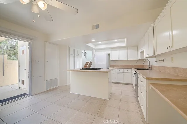 $4,199 | 17054 A, Huntington Beach, CA 92647