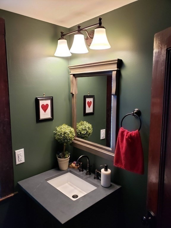 11 Allen Road Norwood, MA 02062 - Photo 14 of 38 Gallery Image 14