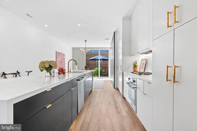 $949,000 | 1202 T Street Northwest, Unit 1, Washington, DC 20009